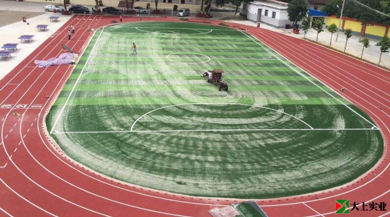 聚氨酯塑膠跑道夏季施工注意事項(xiàng)