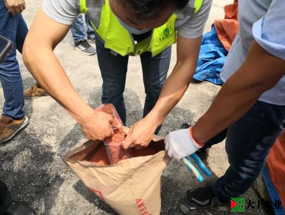 “彩色顆粒”抽樣現(xiàn)場(chǎng)