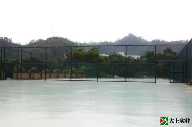 建造中的羽毛球場(chǎng)