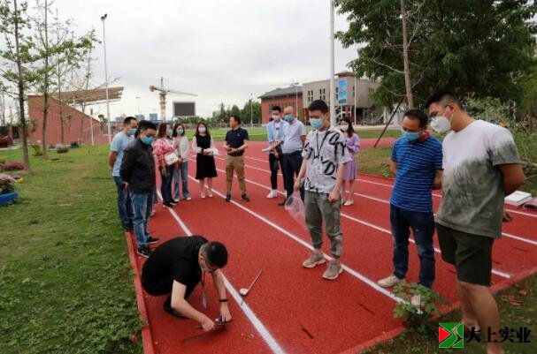 塑膠運(yùn)動(dòng)場(chǎng)取樣中