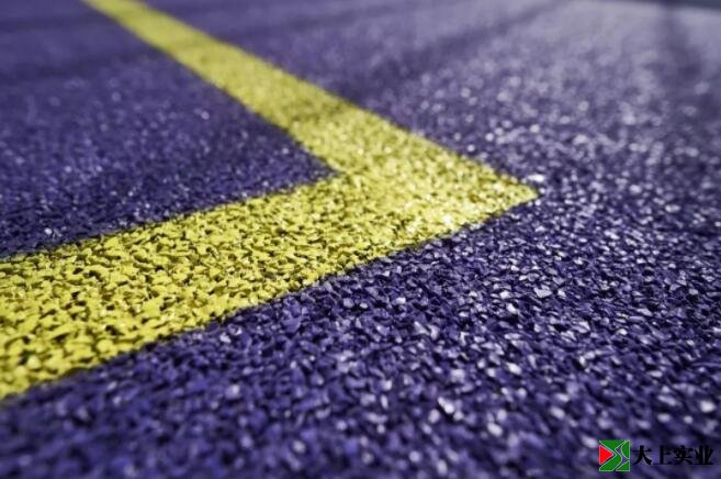 紫色塑膠運(yùn)動(dòng)場