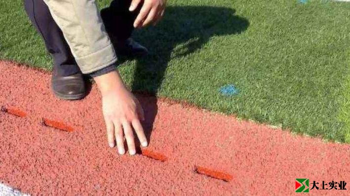 塑膠跑道排水鋪設(shè)