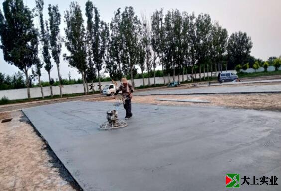 運(yùn)動(dòng)場(chǎng)水泥場(chǎng)地硬化施工