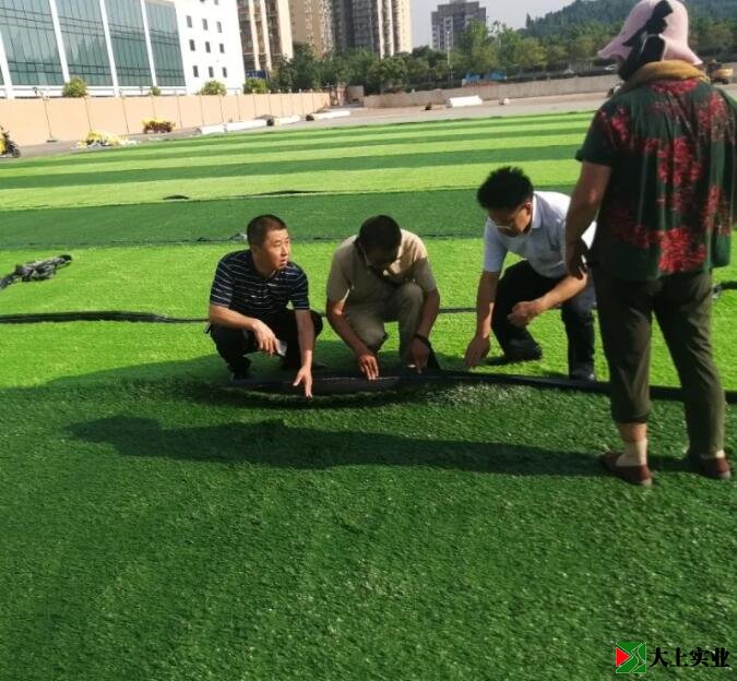 學(xué)校塑膠運動場維修施工