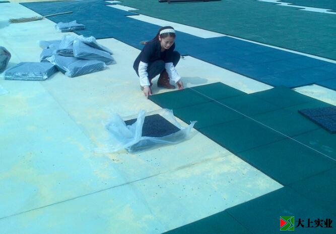 休閑運(yùn)動(dòng)場(chǎng)塑膠地面造價(jià)