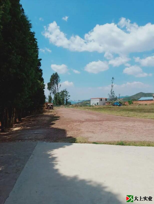 塑膠運(yùn)動(dòng)場(chǎng)建設(shè)前照片