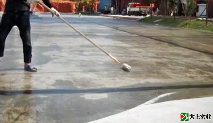 硅PU網(wǎng)球場(chǎng)底涂施工