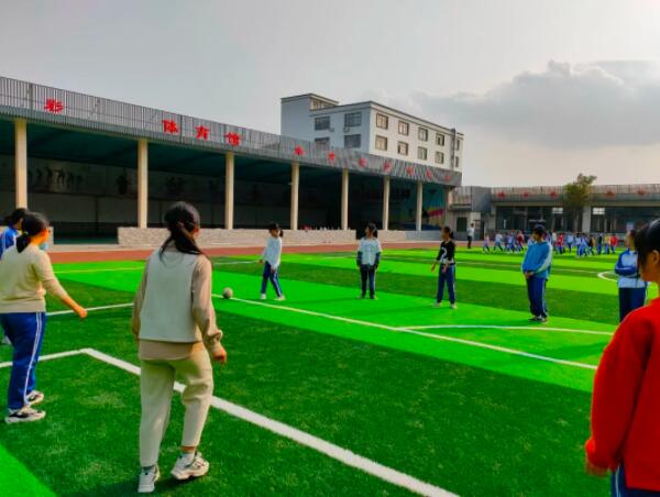 英姿颯爽的女同學(xué)也很棒！