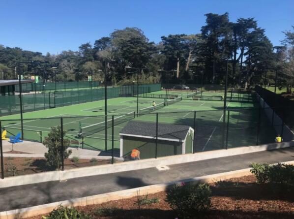 舊金山翻新2千八百萬元的公共網(wǎng)球場長什么樣？