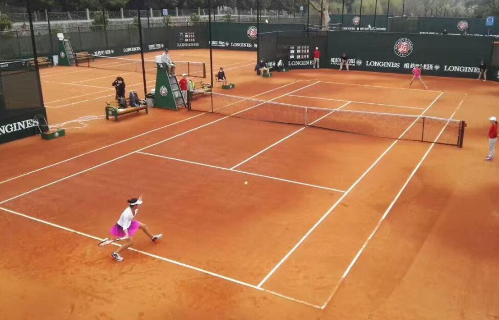 紅土網(wǎng)球場