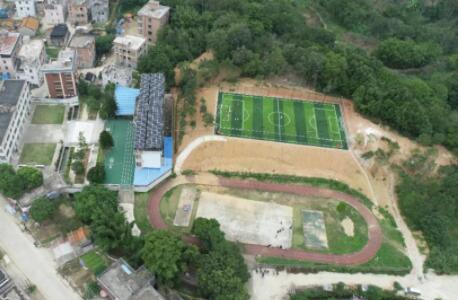 籃球場、足球場、跑道