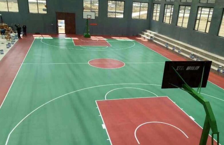 鋪一個塑膠籃球場多少錢？
