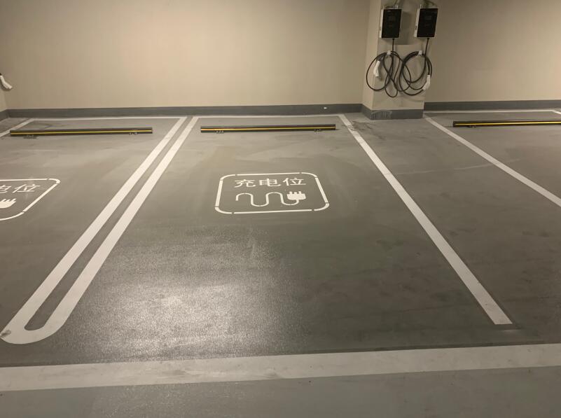 深國(guó)際頤灣府停車(chē)場(chǎng)地坪