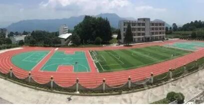 初級(jí)中學(xué)運(yùn)動(dòng)場(chǎng)