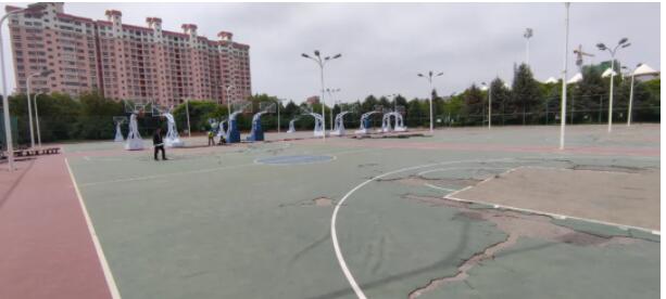 改造前的籃球場(chǎng)