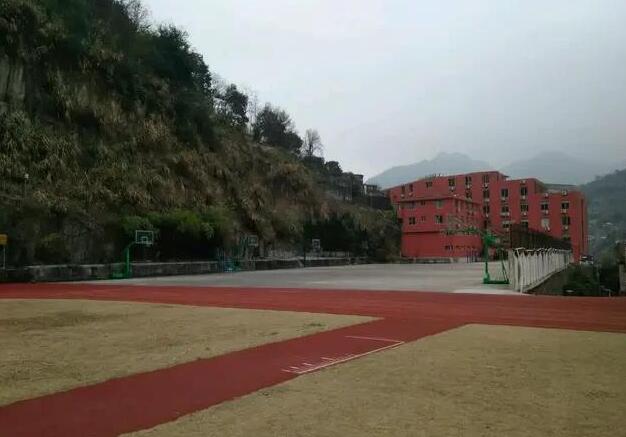 中小學(xué)的操場(chǎng)