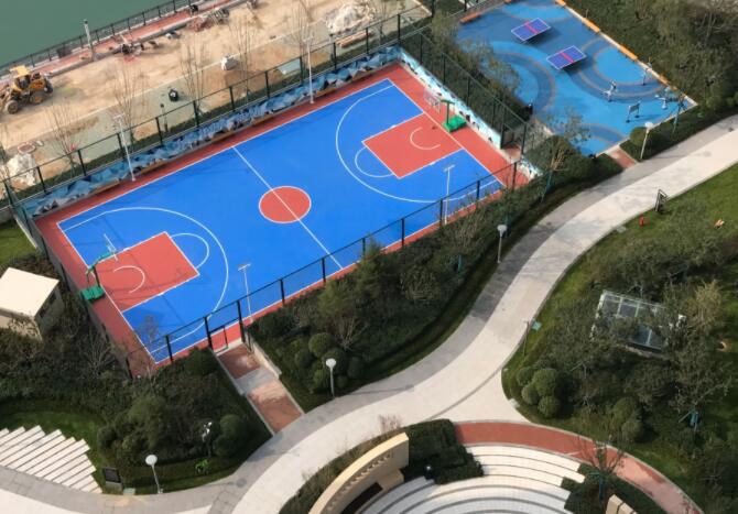 華潤威海灣九里，小區(qū)自帶海景籃球場