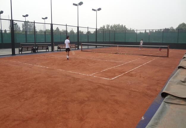 紅土網(wǎng)球場(chǎng)