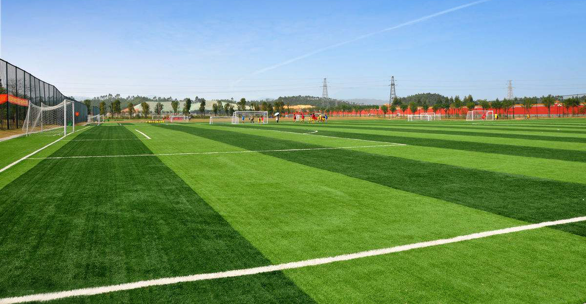 人造草坪足球場(chǎng)