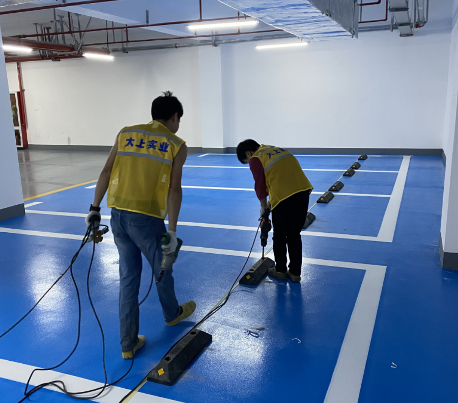 深圳鹽田外國語學(xué)校環(huán)氧耐磨防滑防噪地坪漆施工