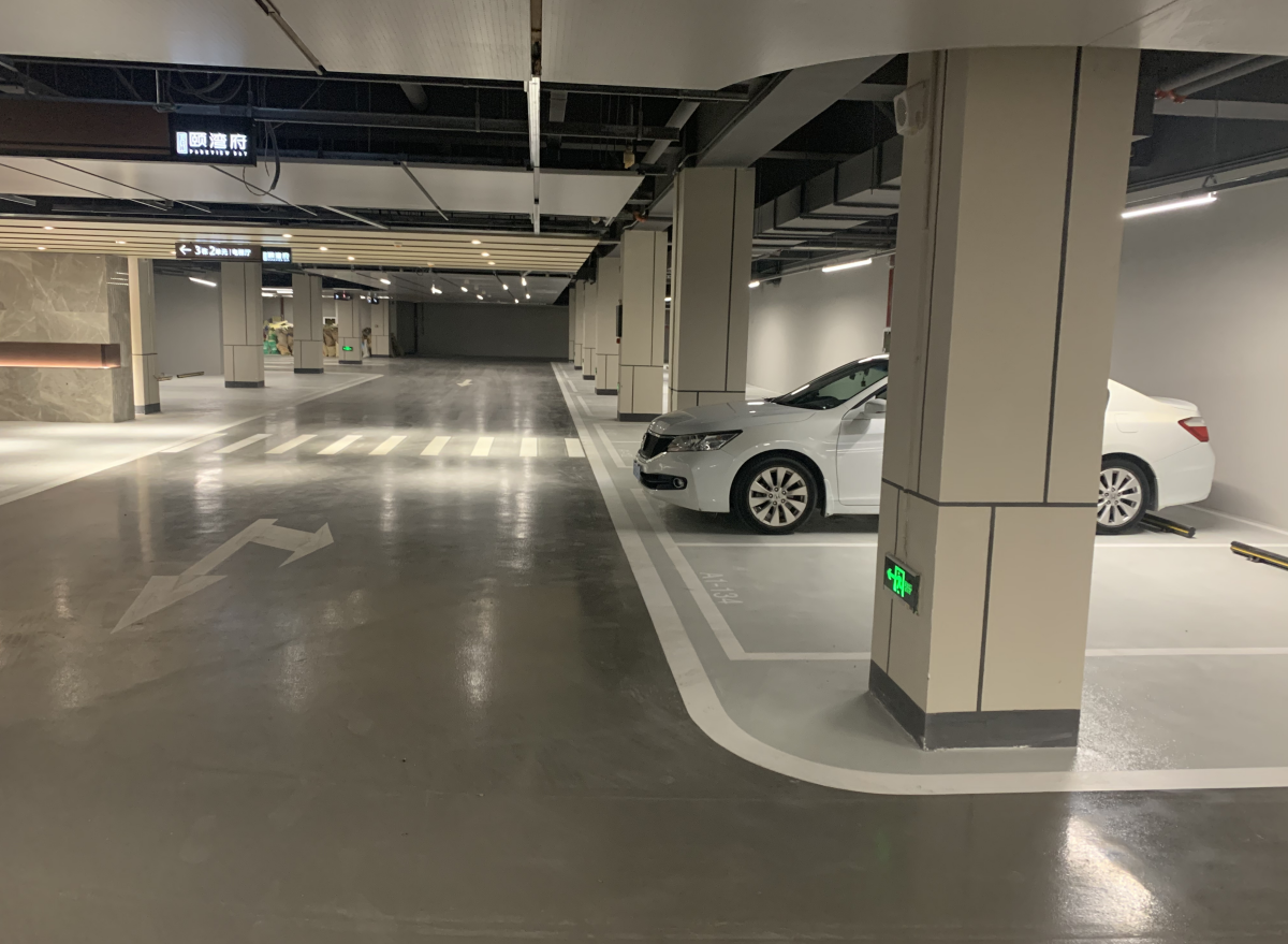 頤彎府地坪、劃線、交通設施安裝工程